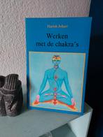 boek "Werken met de chakra's" van Harish Johari, Ophalen, Zo goed als nieuw, Spiritualiteit algemeen, Overige typen