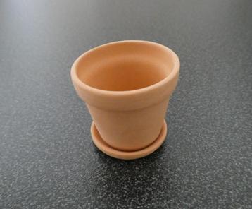 poppenhuis 1:12    Terracotta bloempot met schotel hoog 3cm  beschikbaar voor biedingen