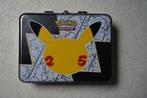 Celebrations Collector's Chest Lunch Tin Geopend, Hobby en Vrije tijd, Verzamelkaartspellen | Pokémon, Verzenden, Gebruikt, Meerdere kaarten