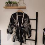 Zwarte kimono met wit borduursel - Eksept maat S, Ekspt, Zwart, Ophalen of Verzenden, Zo goed als nieuw