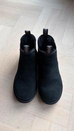 Ugg Neumel Chelsea Boots, Ophalen of Verzenden, Zo goed als nieuw, Zwart, Boots