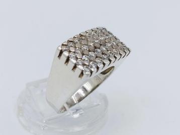 Zilveren ring bezet met zirkonia, 18 mm beschikbaar voor biedingen