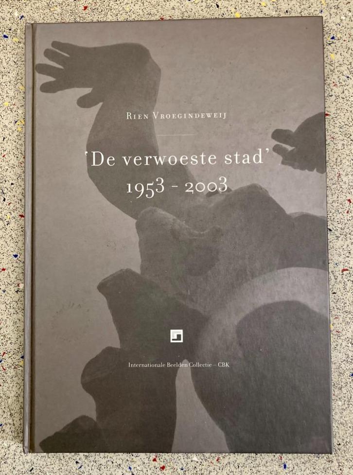 De verwoeste stad 1953 - 2003, Boeken, Geschiedenis | Stad en Regio, Zo goed als nieuw, Verzenden