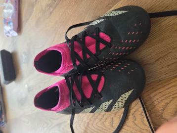 Adidas voetbalschoenen mt29 beschikbaar voor biedingen