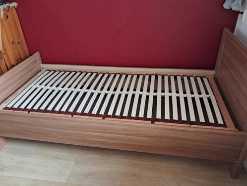 1 persoons houten bed, Huis en Inrichting, Slaapkamer | Bedden, Gebruikt, Eenpersoons, 90 cm, 200 cm, Hout, Beige, Verstelbaar