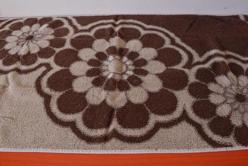 Retro vintage gebloemde jaren 70 handdoek / badhanddoek, Huis en Inrichting, Badkamer | Badtextiel en Accessoires, Nieuw, Handdoek