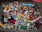 Veel klosjes garen.
Voor bijvb kaarten borduren., Ophalen of Verzenden, Zo goed als nieuw, Garen of Naald(en)