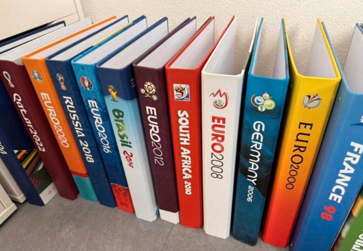 Panini WK en EK mappen 1970,1974,1978,1082,1986,1990 tm 2024, Hobby en Vrije tijd, Stickers en Plaatjes, Zo goed als nieuw, Meerdere stickers