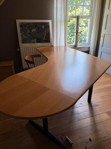 Zeer stevig bureau. Robuust Metalen onderframre.
