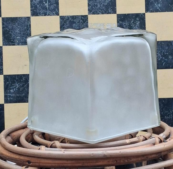 IKEA. IVEKEN ICE CUBE Lamp. By Hendrik Leander., Huis en Inrichting, Lampen | Tafellampen, Zo goed als nieuw, Minder dan 50 cm