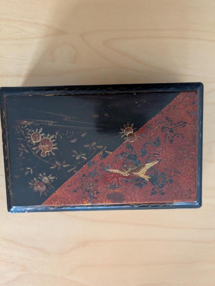 Japans lakdoos met bloemmotief, Antiek en Kunst, Kunst | Niet-Westerse kunst, Ophalen of Verzenden