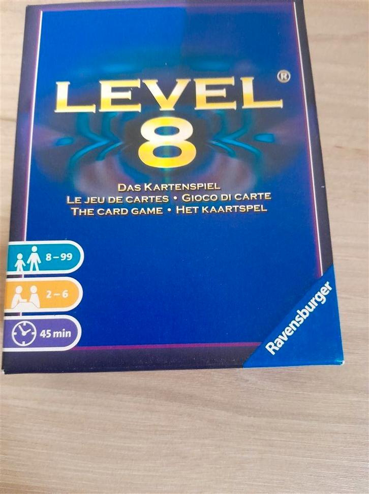 Level 8 - het kaartspel - s4037, Hobby en Vrije tijd, Gezelschapsspellen | Bordspellen, Zo goed als nieuw, Ophalen of Verzenden