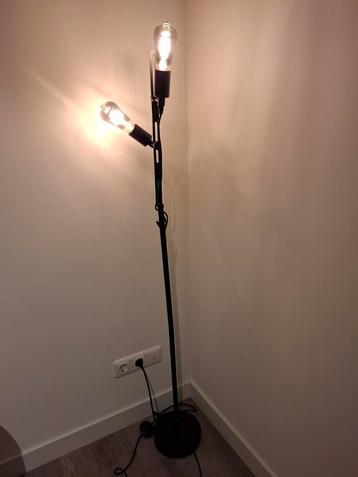 LED Staande Lamp beschikbaar voor biedingen