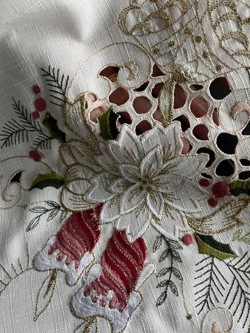 Mooi Opengewerkt Kerst Kleed beschikbaar voor biedingen