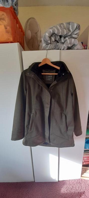 Mosgroene winterjas mt 42/44 met capuchon beschikbaar voor biedingen