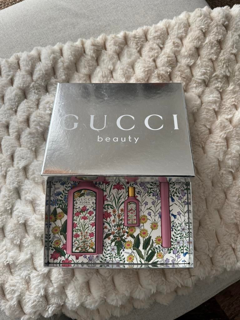 Gucci Flora giftset, Sieraden, Tassen en Uiterlijk, Broches, Ophalen of Verzenden, Zo goed als nieuw, 10 cm of meer, Overige materialen