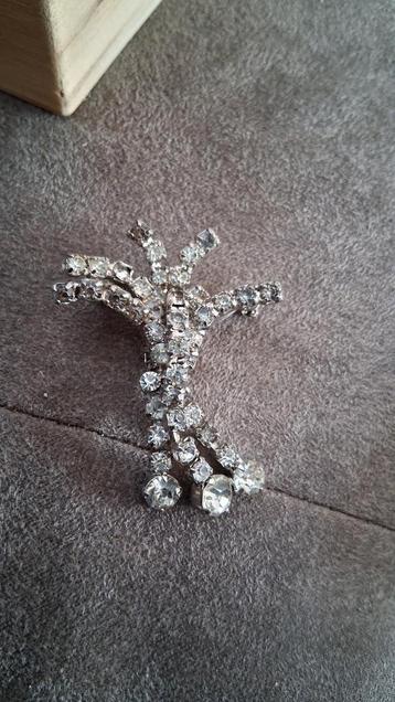 Vintage Broche '60s Stijl zilverkleurig strass steentjes  beschikbaar voor biedingen