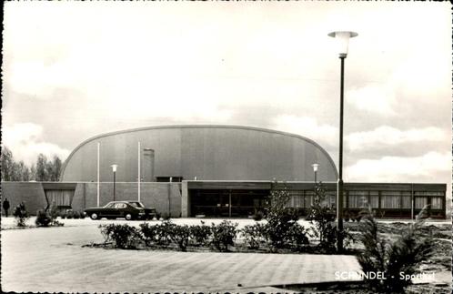 Schijndel Sporthal  geparkeerde auto's, Verzamelen, Ansichtkaarten | Nederland, Ongelopen, Noord-Brabant, 1960 tot 1980, Ophalen of Verzenden