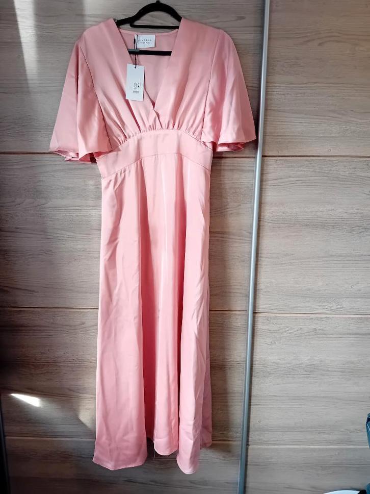zalmroze dames jurk, Kleding | Dames, Jurken, Nieuw, Maat 42/44 (L), Roze, Onder de knie, Ophalen of Verzenden