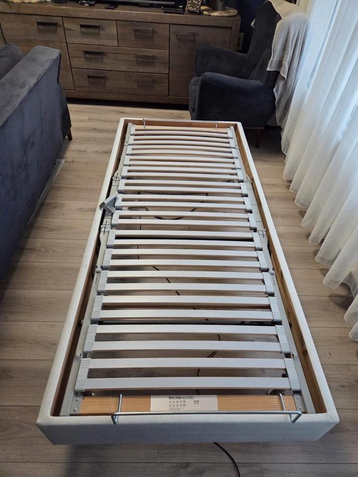 Ikea Sultan Alsvag verstelbaar bed, Huis en Inrichting, Slaapkamer | Bedden, Zo goed als nieuw, Eenpersoons, 90 cm, 200 cm, Hout