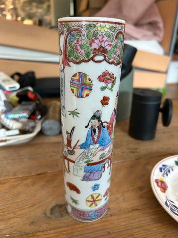 Vintage Chinese Vaas met Bloemenmotief beschikbaar voor biedingen
