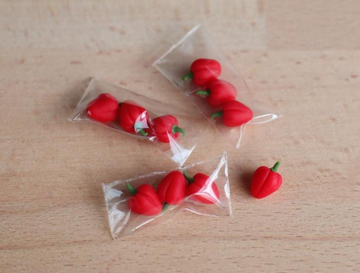 Kleine paprikaatjes van 0,8 cm in zakje., Verzamelen, Poppenhuizen en Toebehoren, Nieuw, Gebruiksvoorwerp, Ophalen of Verzenden