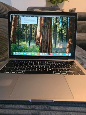 Macbook pro 13inch 2019.  I5. 8GB. 256GB  beschikbaar voor biedingen