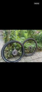 2.  Banden. 28. Inch voor en achter, Ophalen of Verzenden, Zo goed als nieuw, Algemeen, Band