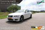 BMW 320i Coupé M-Pakket | Parelwit | 6-bak | Premium Audio, 4 cilinders, Met garantie (alle), 4 stoelen, Origineel Nederlands