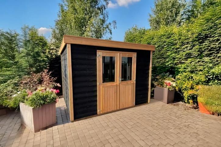 Berging met zwart geïmpregneerd zweeds rabat, Tuin en Terras, Tuinhuizen, Zo goed als nieuw, Tuinhuis, Hout, Zonder ramen, Met overkapping