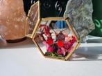 Opgezette vlinder in glazen kistje met amethist edelsteen, Verzamelen, Dierenverzamelingen, Nieuw, Opgezet dier, Ophalen of Verzenden