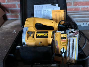 DeWalt DW320K Decoupeerzaag in Koffer beschikbaar voor biedingen