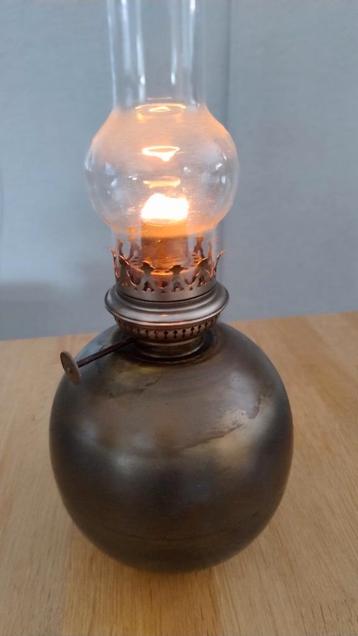 Vintage petroleum/kerosine lamp beschikbaar voor biedingen
