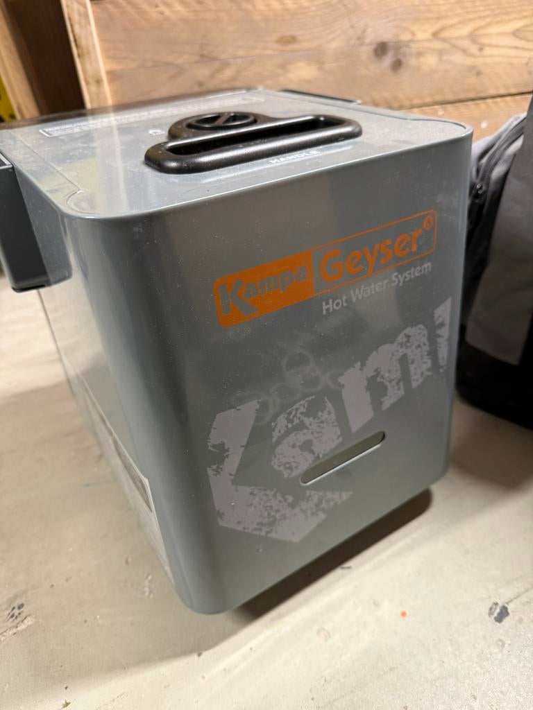 IN PRIJS OMLAAG Kampa Geiyser warm water voorziening, Caravans en Kamperen, Caravan accessoires, Ophalen of Verzenden, Zo goed als nieuw