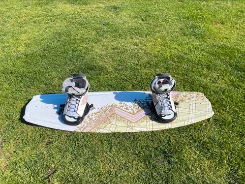 O’brien wakeboard met bindingen maat M (36-40), Watersport en Boten, Wakeboarden, Zo goed als nieuw, Board en Schoenen, Ophalen
