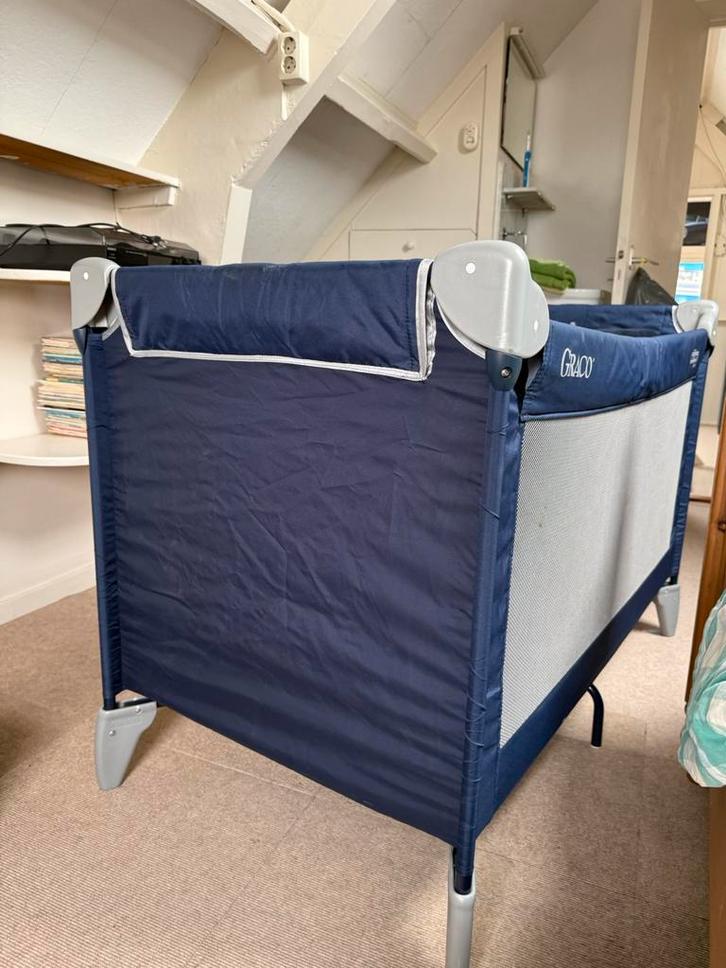 Kinder campingbedje (graco) met dik matrasje, Kinderen en Baby's, Babywiegjes en Ledikanten, Gebruikt, Reisbedje, Ophalen