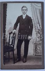 cdv welgestelde jongeman staand Zaltbommel  1900's, Gebruikt, Foto, Voor 1940, Verzenden