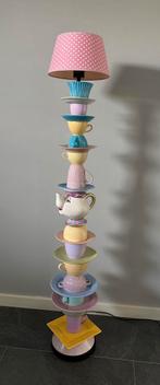 Vloerlamp kinderkamer van pastel servies en Disney figuur, Huis en Inrichting, Lampen | Vloerlampen, Ophalen, 100 tot 150 cm