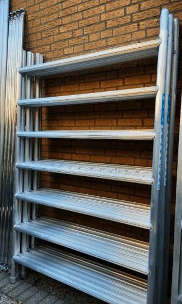 7 STUKS NIEUWE ASC ALUMINIUM STEIGERPIJPEN EN KANTPLANKEN beschikbaar voor biedingen