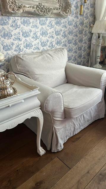 Ektorp fauteuil. Met nog een witte hoes er extra bij. beschikbaar voor biedingen