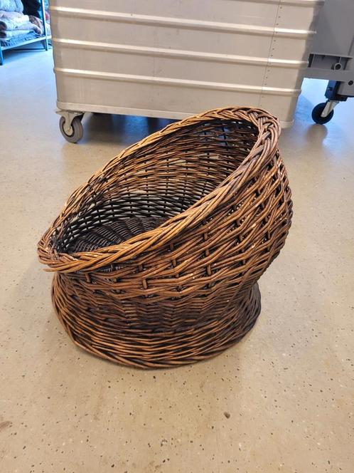 Rieten mand, Dieren en Toebehoren, Kattenmanden, Gebruikt, Riet, Ophalen