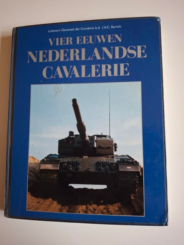 Vier eeuwen Nederlandse Cavalerie, Ophalen of Verzenden, Landmacht