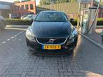 Volvo V40 2.0 D2 120PK 2015 Zwart, Auto's, Voorwielaandrijving, Beige, 4 cilinders, 1969 cc
