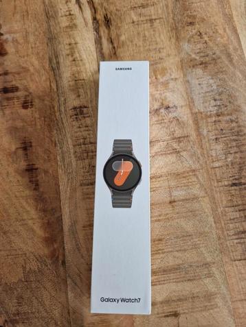 Samsung Galaxy Watch 7  LTE beschikbaar voor biedingen