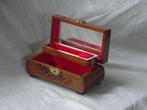 Handgeneden houten Juwelenkistje, Antiek en Kunst, Ophalen of Verzenden