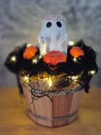 Unieke Halloween decoratie Spookje in verlichte houten emmer, Ophalen of Verzenden, Nieuw