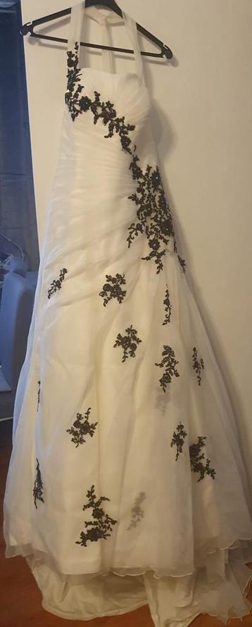 Prachtige Trouwjurk met Zwarte Details 36/38 beschikbaar voor biedingen
