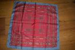 shawl, mooi vierkant shawltje, rood, grijs met patroon, Ophalen of Verzenden, Zo goed als nieuw, Sjaal