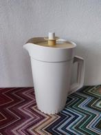 Tupperware schenkkan, sapkan met deksel kan karaf creme, Huis en Inrichting, Keuken | Tupperware, Ophalen of Verzenden, Gebruikt