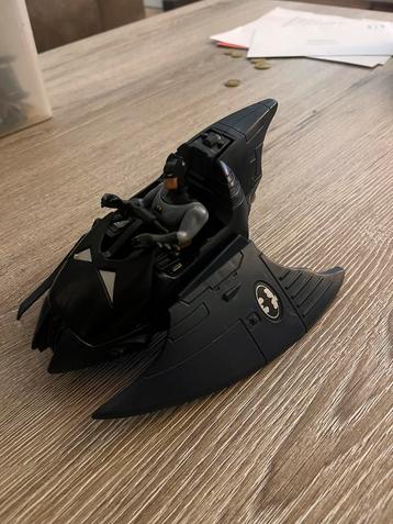Batman vliegtuig met batman figuur beschikbaar voor biedingen